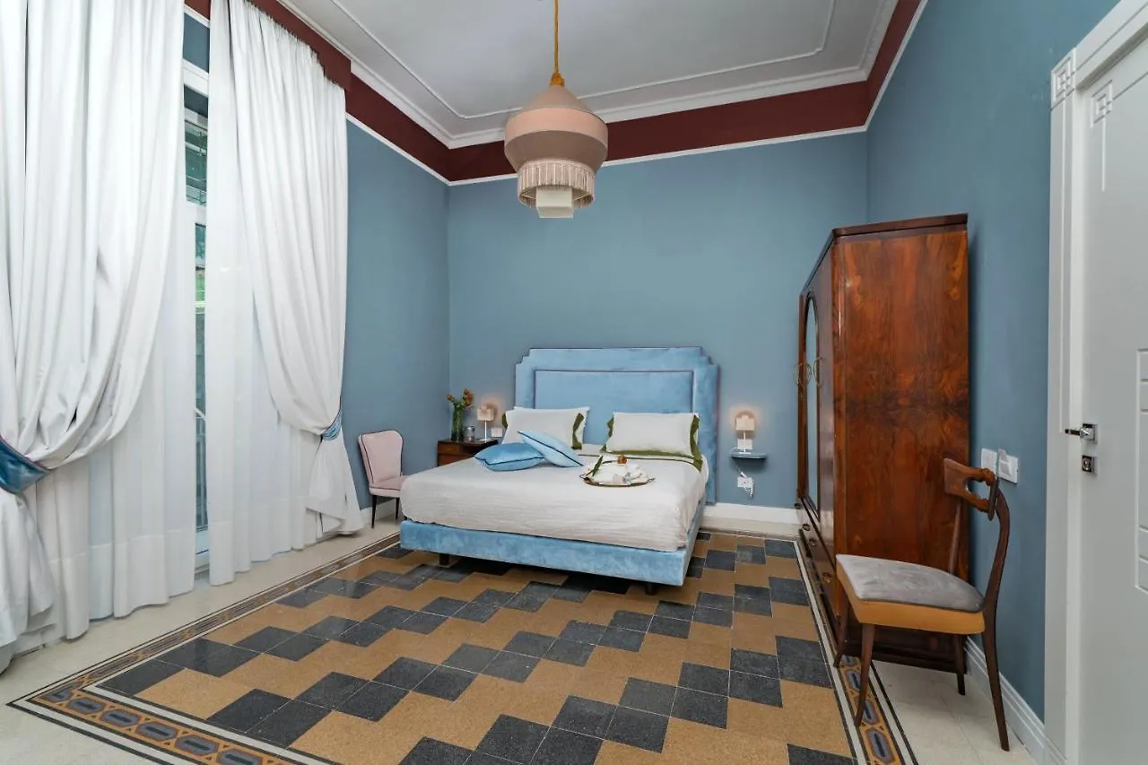 Il Fiore D'Oro Luxury Naples 3*,  Italy